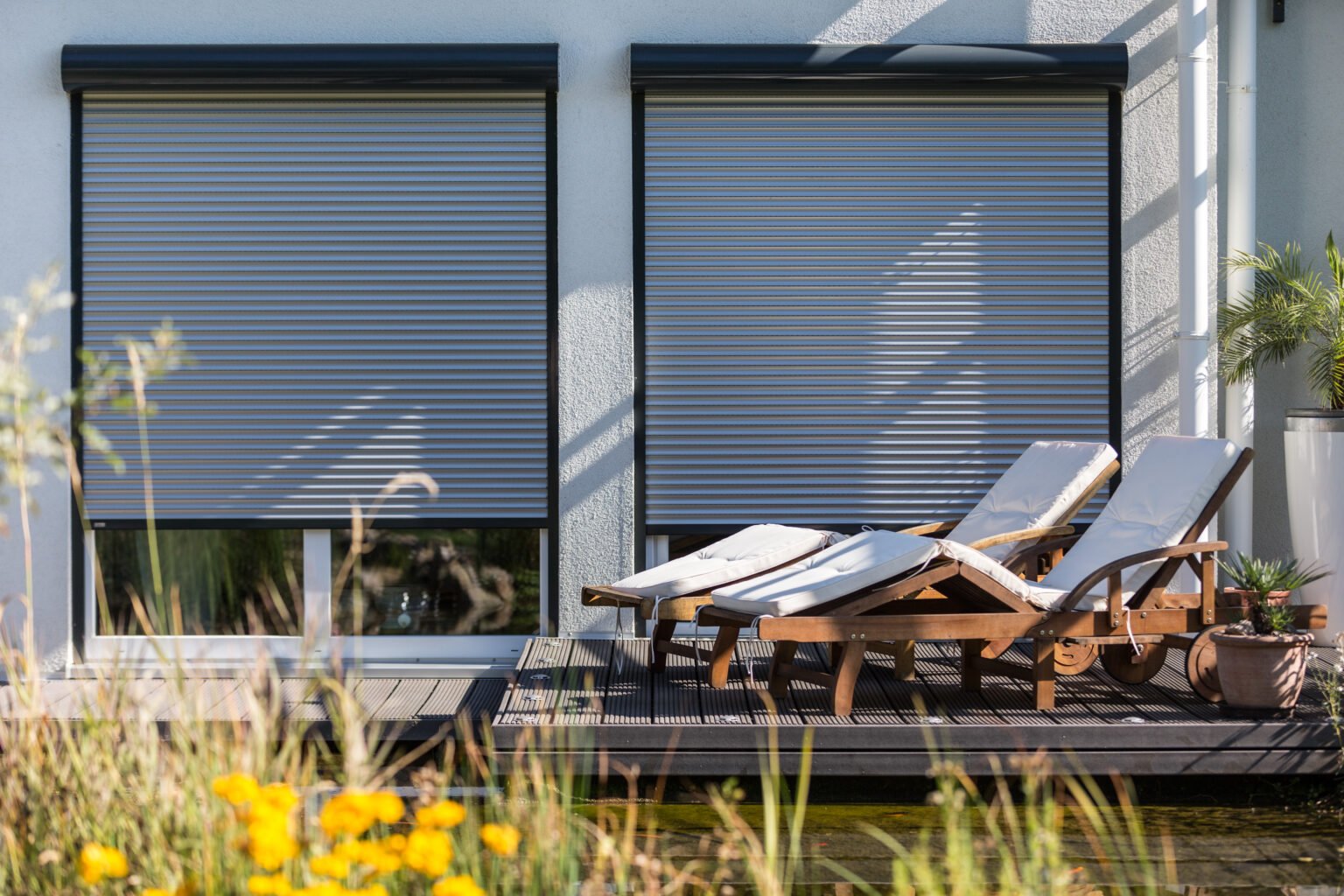 Impressie van rolluiken die verkocht worden door YORN Zonweringen.